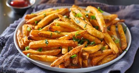 To reheat sweet potato fries in the oven, preheat your oven to 425°F/220°C with an empty baking tray inside. Next, spritz your fries with oil and spread them out on the hot baking tray. Avoid too many overlapping fries. Reheat the fries in the oven for 5-10 minutes or until crispy.